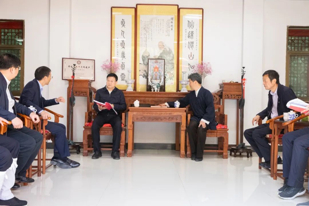 江西省委统战部副部长喻志勇一行到葛仙山葛仙祠调研