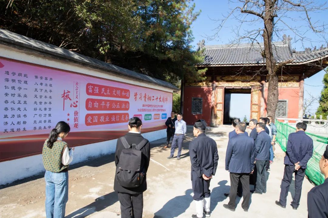 江西省委统战部副部长喻志勇一行到葛仙山葛仙祠调研