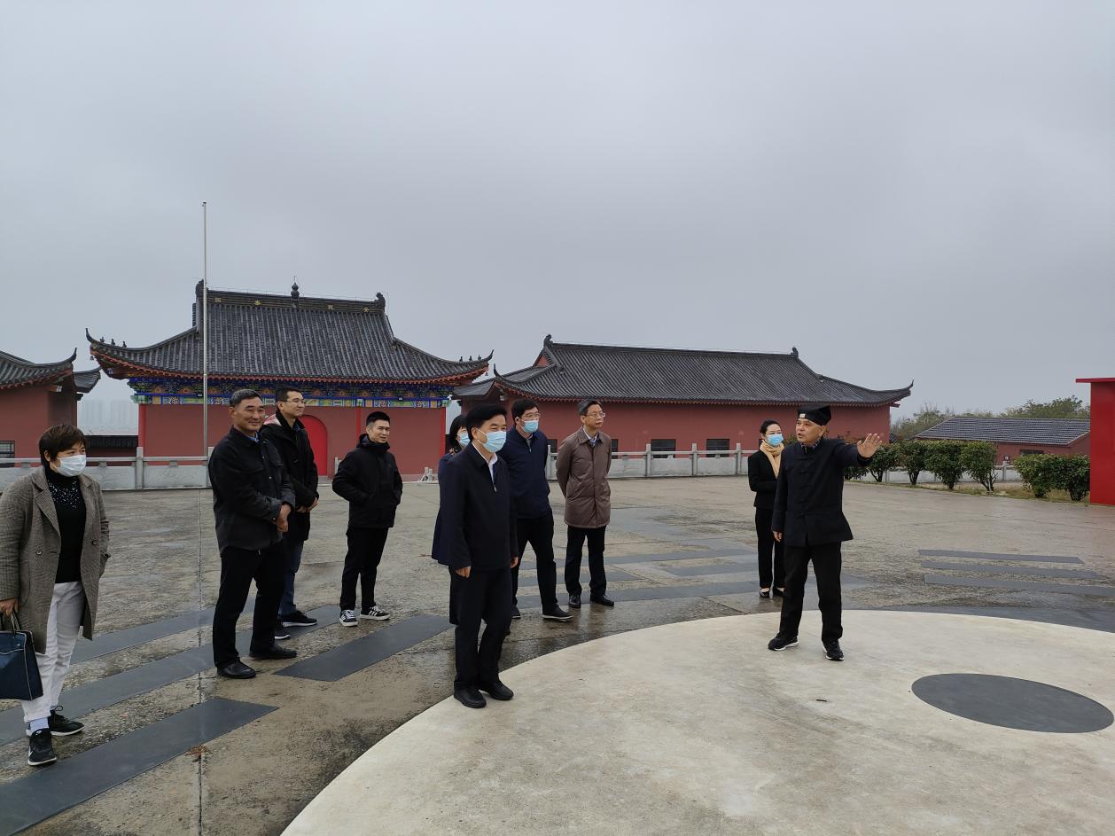 江苏省政协民宗侨副主任李丽珍一行到南京方山洞玄观参访