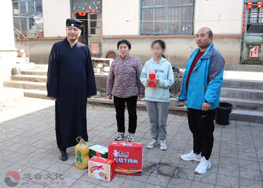 临沂市道教协会开展春季“弘道济世、慈爱助学”公益活动