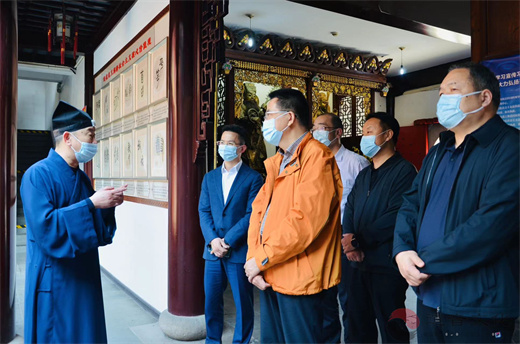 北京市人大民宗侨外委主任委员潘临珠一行到上海白云观调研