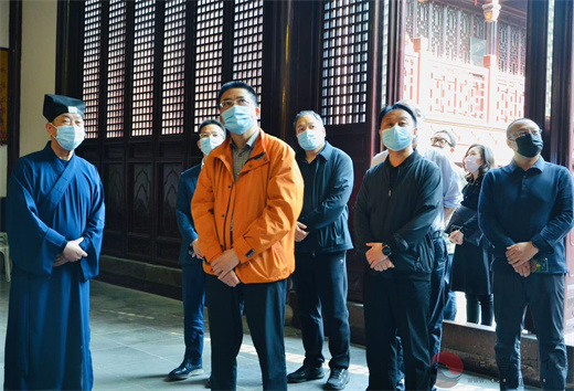 北京市人大民宗侨外委主任委员潘临珠一行到上海白云观调研