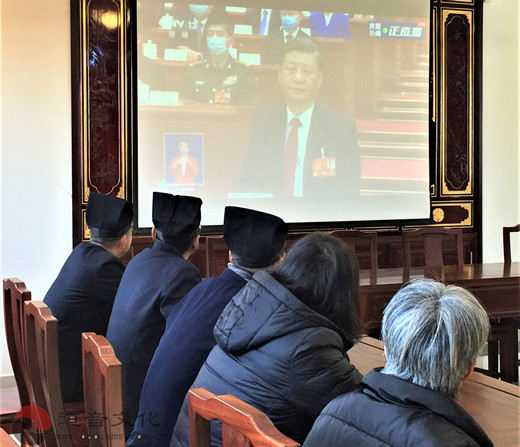 苏州城隍庙组织观看十四届全国人大一次会议闭幕会