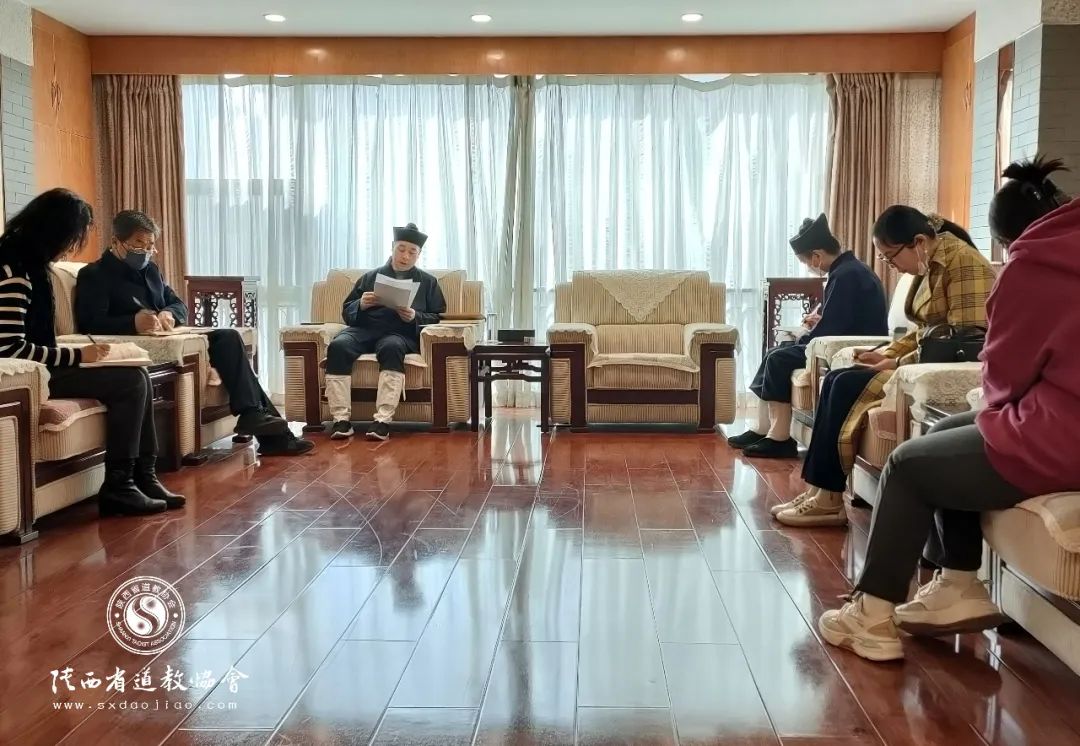 陕西省道教协会组织驻会工作人员专题学习全国“两会”精神