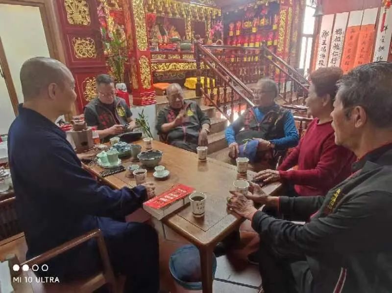金门妈祖宫庙文化发展协会理事长杨耀芸及阿根廷友人相继到访朝宗宫