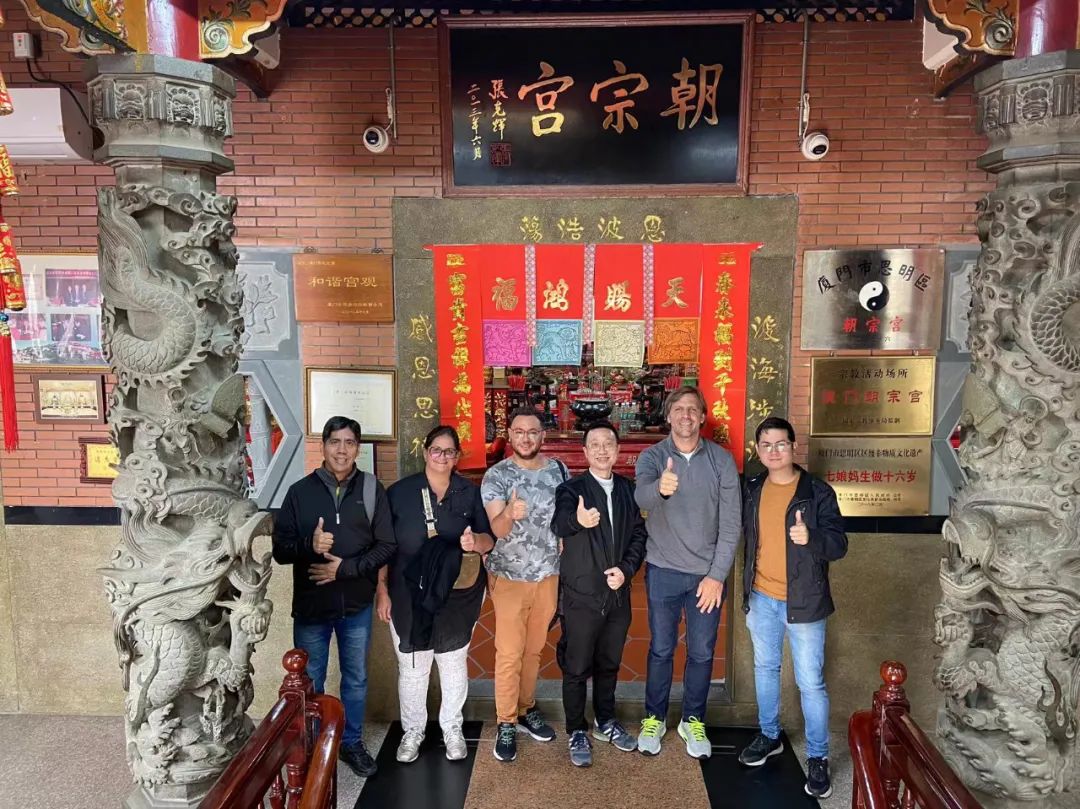 金门妈祖宫庙文化发展协会理事长杨耀芸及阿根廷友人相继到访朝宗宫