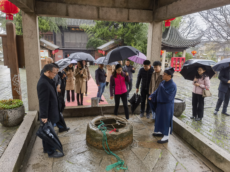 全国台联副会长邹振球一行莅临白龙观考察调研