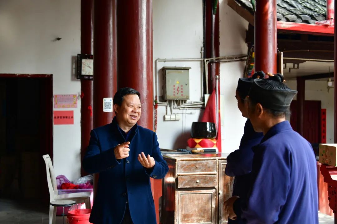 成都市道协工作班子一行走访调研青城山九龙观
