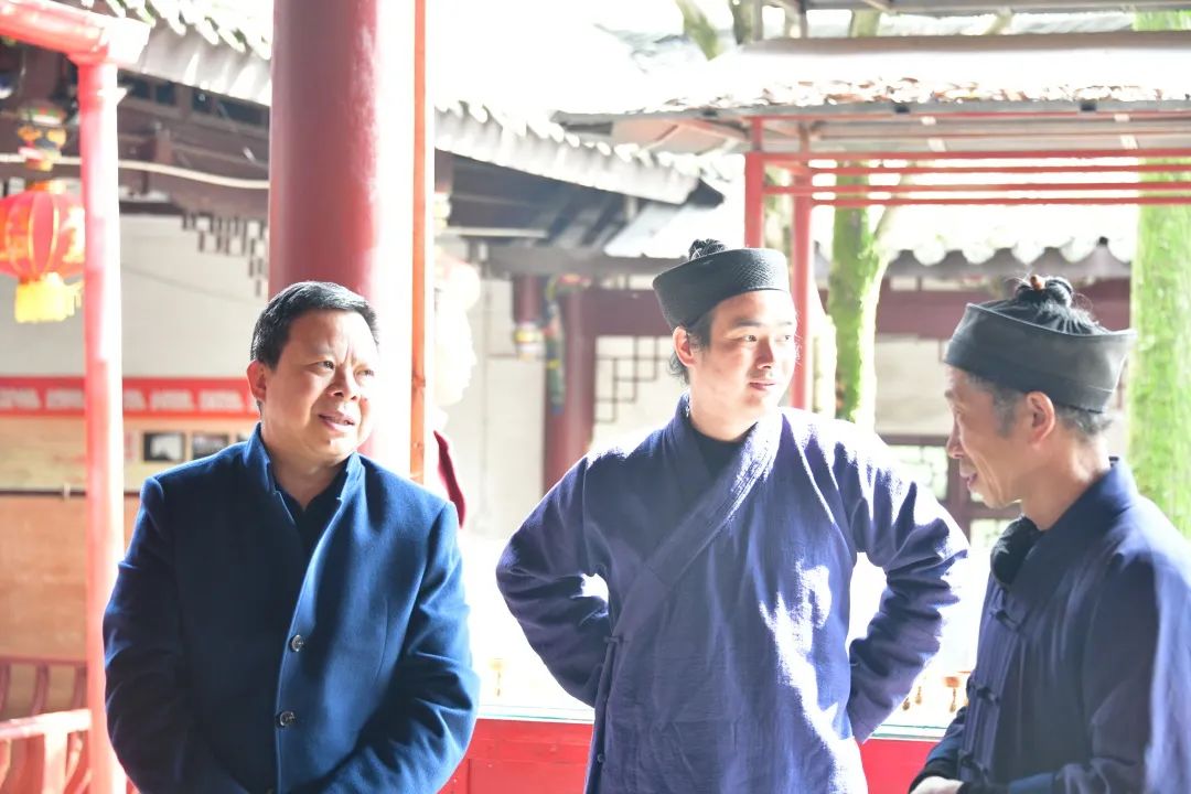 成都市道协工作班子一行走访调研青城山九龙观