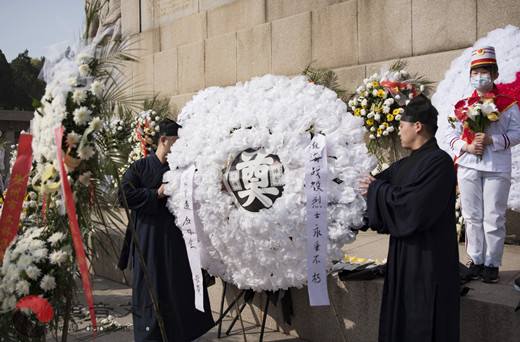 “缅怀革命先烈，传承爱国情怀”——徐州市道教协会开展清明祭扫活动