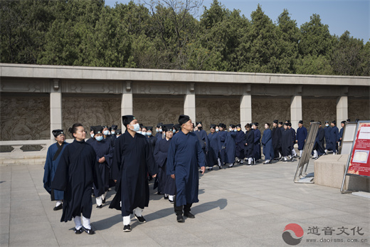 “缅怀革命先烈，传承爱国情怀”——徐州市道教协会开展清明祭扫活动