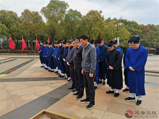句容市道教协会组织清明祭扫活动