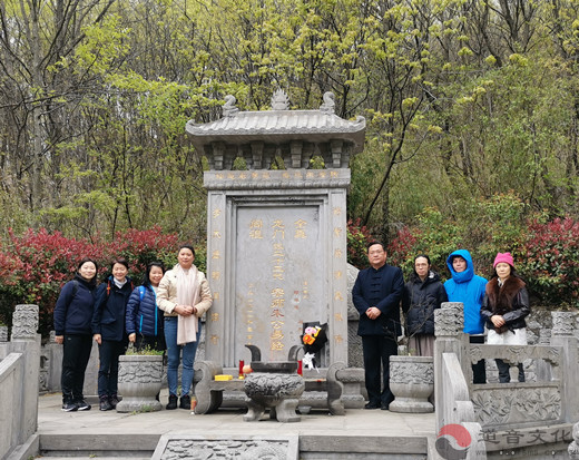 句容市道教协会组织清明祭扫活动