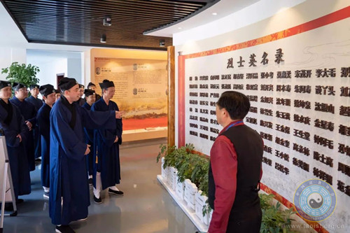 德清县道教界祭扫革命烈士陵园缅怀革命先烈