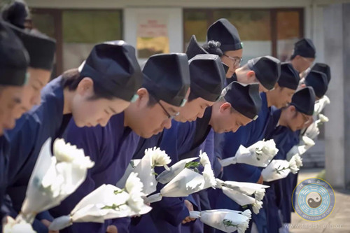 德清县道教界祭扫革命烈士陵园缅怀革命先烈
