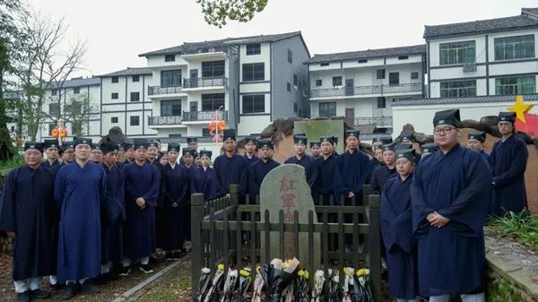 龙虎山道教学院师生赴红军会师滩开展缅怀革命先辈暨爱国主义教育活动