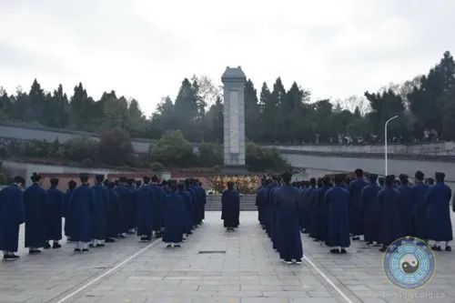缅怀先烈 薪火传承——武当山道教学院开展爱国主义教育