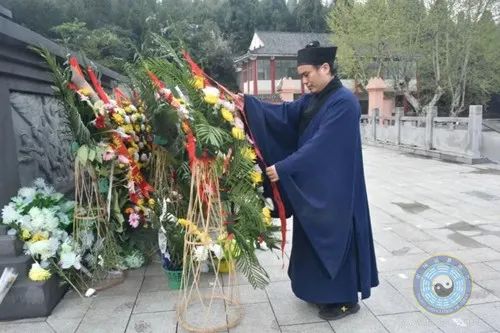 缅怀先烈 薪火传承——武当山道教学院开展爱国主义教育