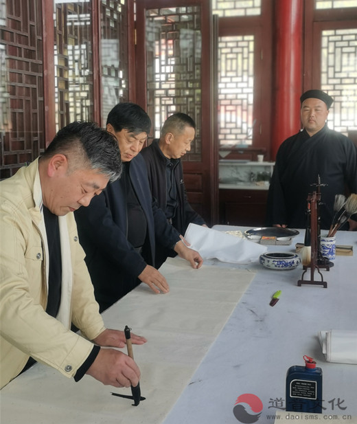 济宁市道教协会举办送书画进宗教场所活动