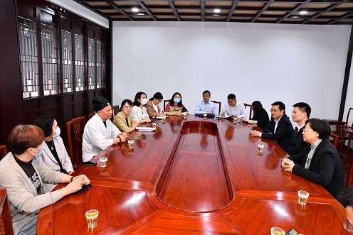 上海市浦东新区区委常委、统战部部长张峰走访调研浦东陈行关帝庙