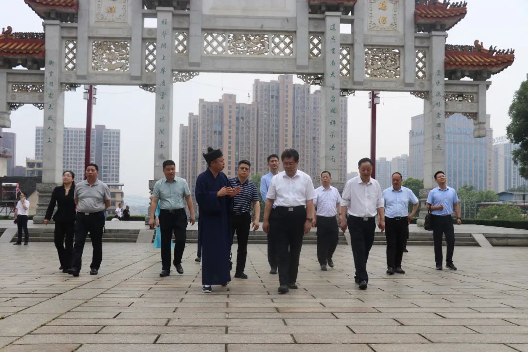 湖南省委常委、统战部部长隋忠诚调研考察邵阳市玉清宫