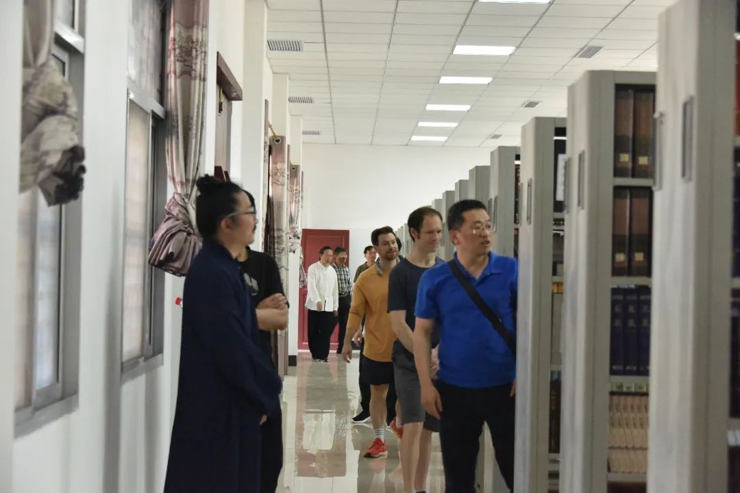 武汉大学哲学学院与台湾大学学者一行到武当山道教学院参访交流