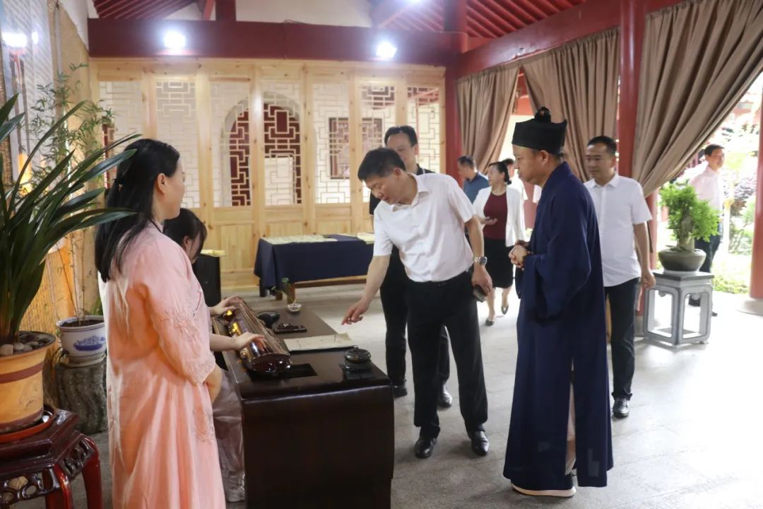 湖南省人大民侨外委副主任戴少一调研考察邵阳市玉清宫