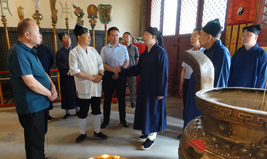 陕西道教协会会长胡诚林道长一行到榆阳关帝庙调研