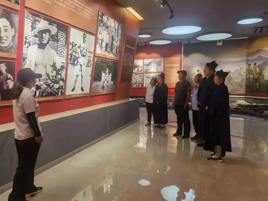 北京市密云区古北口娘娘庙组织教职人员及骨干信众参观长城抗战纪念馆