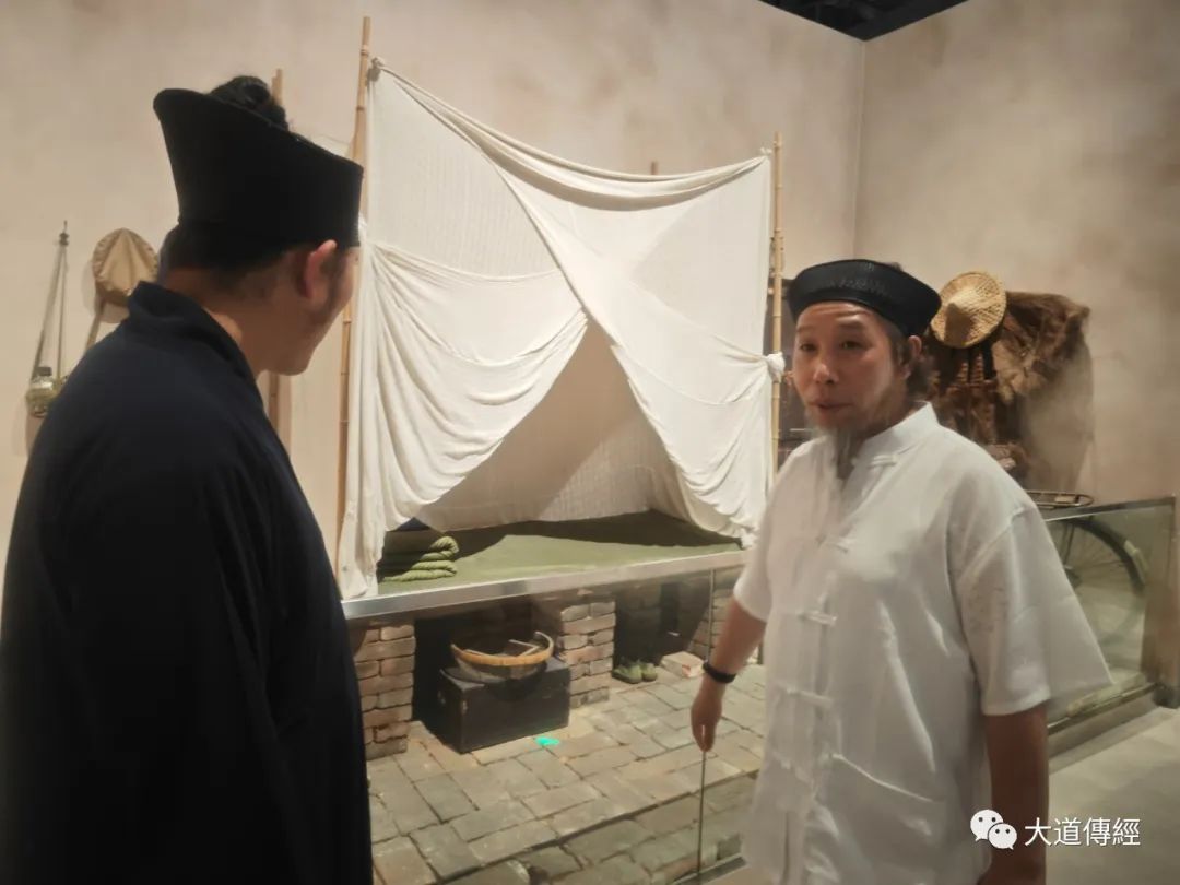 武汉大道观组织青年道众举办新中国史学习