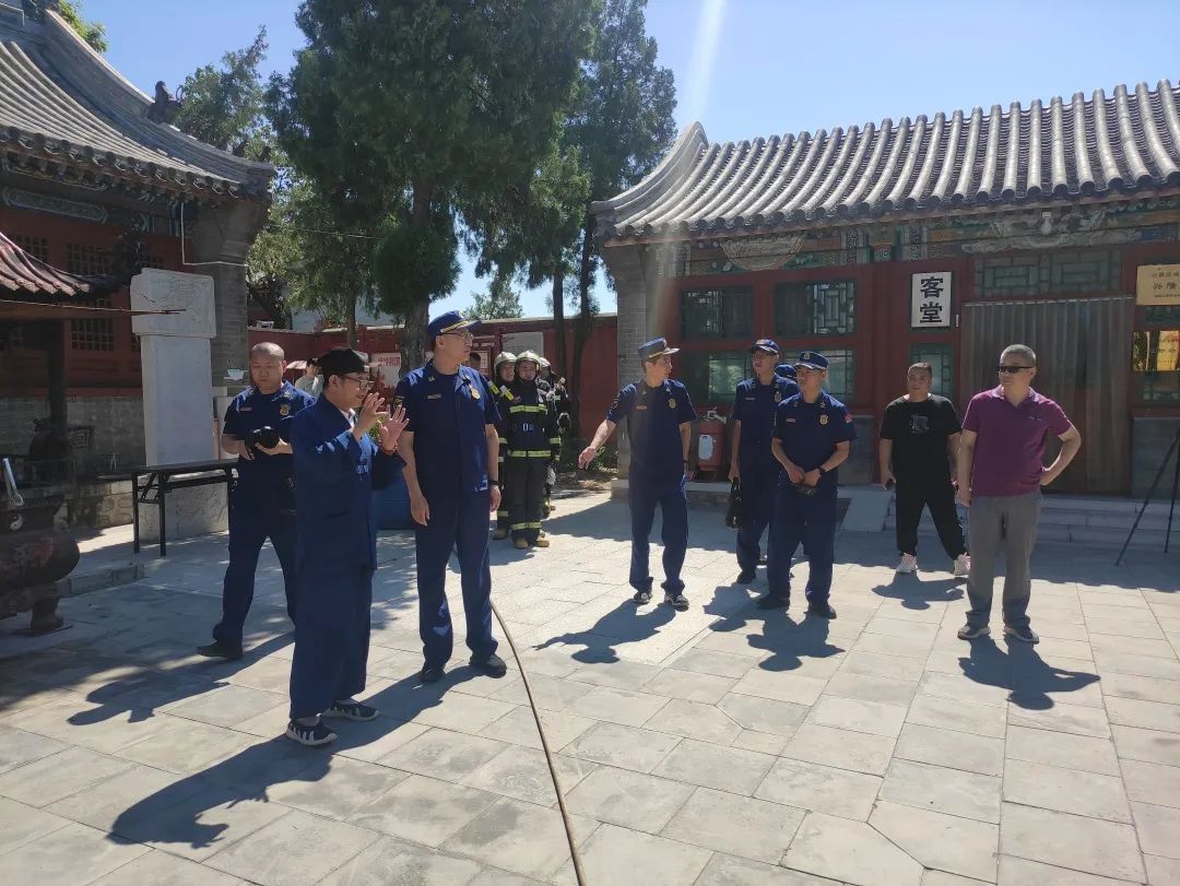 北京市平谷区消防救援支队到平谷区兴隆观开展消防安全检查
