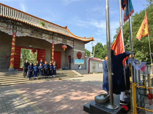 临清泰山行宫碧霞元君祠举行“七一”升国旗仪式