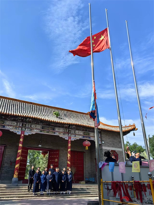 临清泰山行宫碧霞元君祠举行“七一”升国旗仪式
