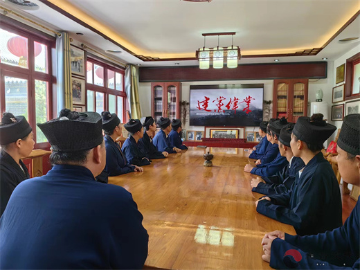临清泰山行宫碧霞元君祠举行“七一”升国旗仪式