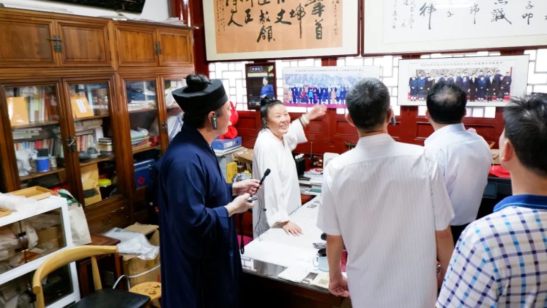 湖北省人大常委会委员、省人大民宗侨外委主任委员朱汉桥一行莅临武汉长春观检查调研