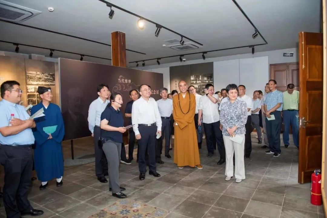 上海市民族宗教局党组理论中心组与市宗教团体联席会议开展联学活动