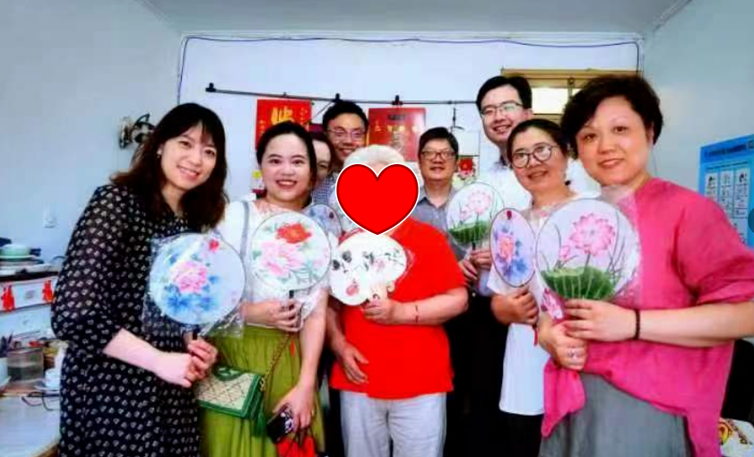上海市黄浦区邑庙慈爱为老社携手中国工商银行关爱困难老人