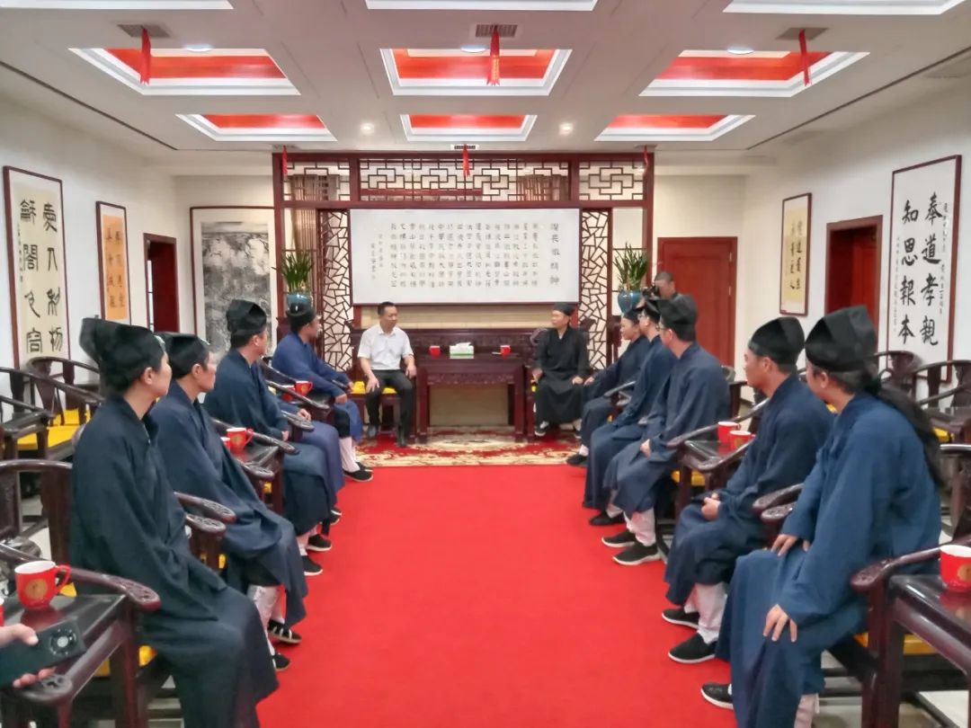 樟树市道教协会班子成员一行到南岳参访学习