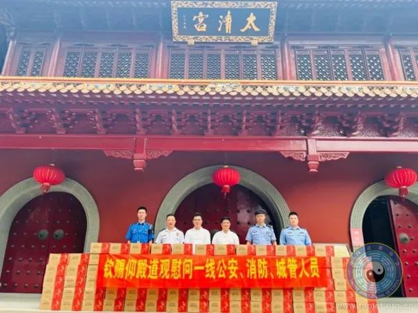 上海钦赐仰殿道观开展夏日慰问一线公安、消防及城管人员活动