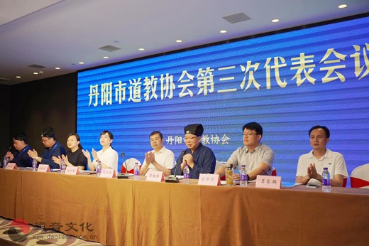 丹阳市委常委、统战部部长杭春云