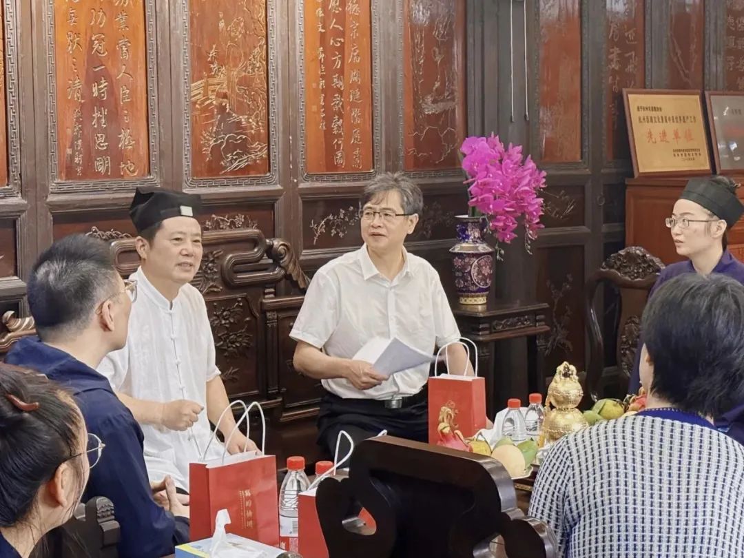 杭州市政协社法民宗委主任方中勇一行视察调研抱朴道院