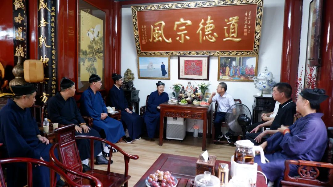 台州市委统战部三级调研员梁景林、台州市道协副会长兼秘书长王永山一行到长春观学习考察